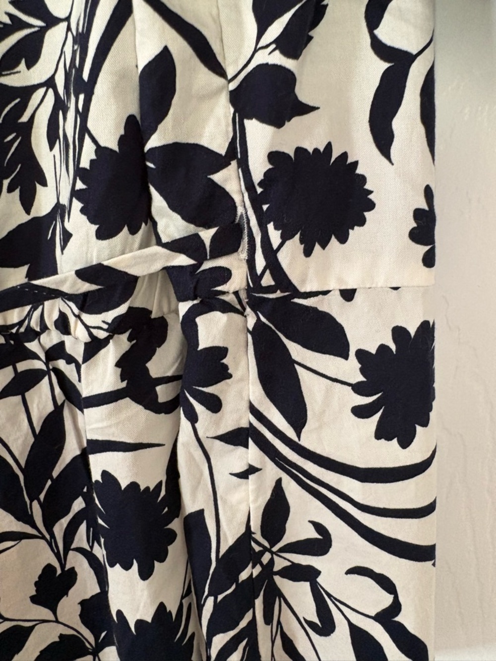 NWT Old Navy Navy White Floral Wrap Top Puff Sleeve Tie Waist - Picture 5 of 15
